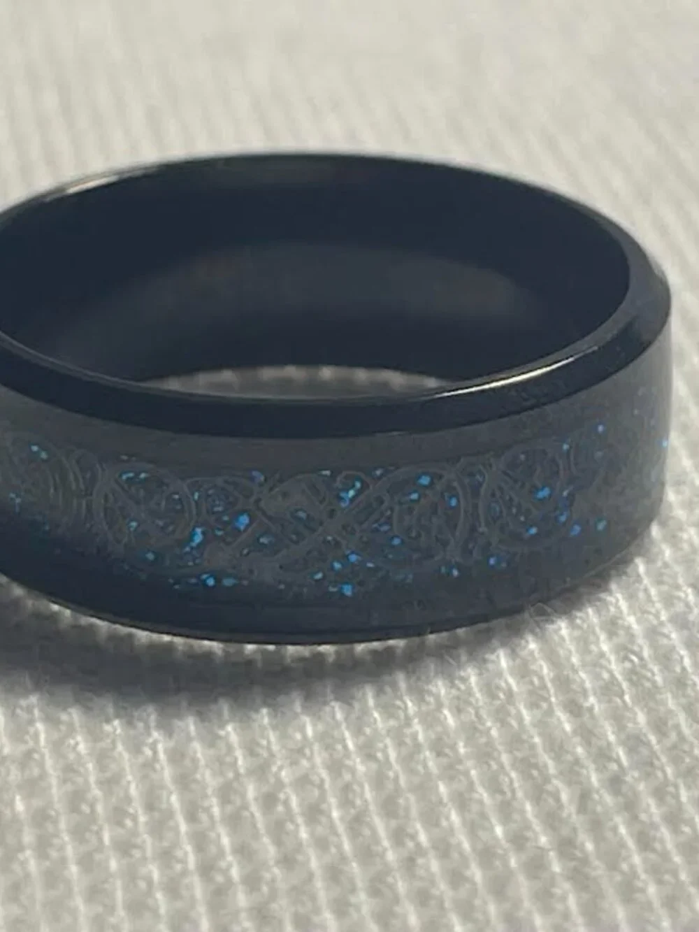 MR070 – Men’s Black Celtic Knot Ring | Size 10 | Blue Accent Band